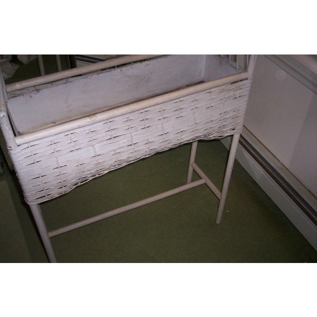 American 1930's White Wicker Planter With Zinc Liner For Sale - Image 3 of 11