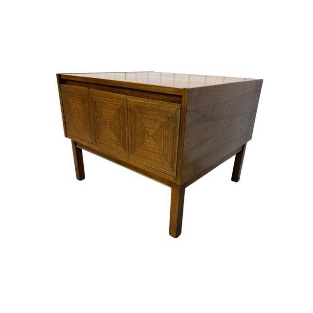 Lane Furniture Mid-Century Modern 1960s Walnut Lane Side End Table For Sale - Image 4 of 6