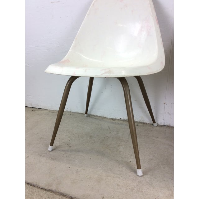White Mid Century Modern Set of Four Molded Plastic Chairs With Swivel Base For Sale - Image 8 of 12