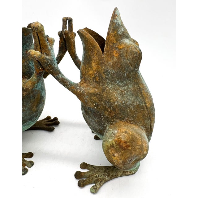 Vintage Metal Verdigris Frogs “Patty Cake” Figurines – Whimsical Garden Sculptures – Hollywood Regency / Organic Modern For Sale - Image 9 of 11