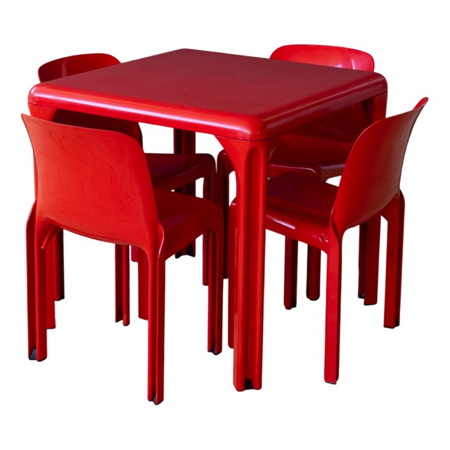 Red Stadium Table and Selene Chairs by Vico Magistretti for Artemide, Italy, 1970s, Set of 5 For Sale