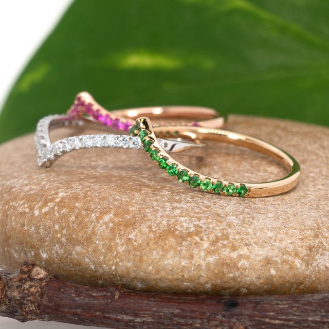 2020s Diamond Chevron Ring – Dainty Solid Gold, Minimalist Stackable Wedding Band, Size 6.75 For Sale - Image 5 of 7