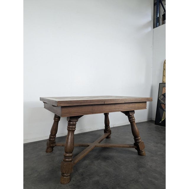 Swiss Oak Table with Italian Extension, in Very Good conditions.