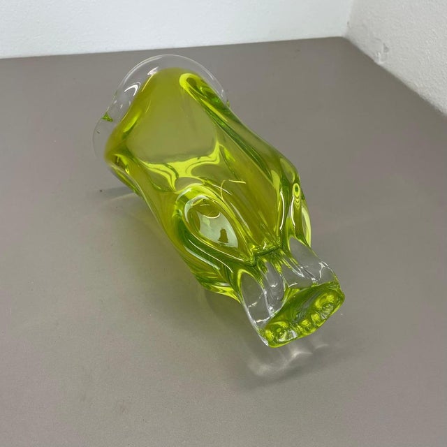 Large Abstract Yellow Green Murano Glass Vase, Italy, 1970 For Sale - Image 15 of 18