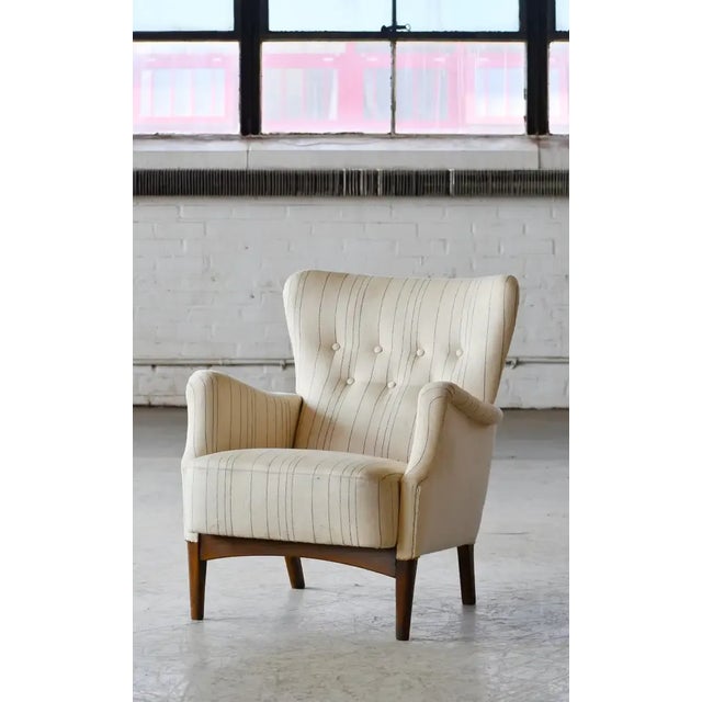 Beautiful 1950s Danish easy chair by Fritz Hansen. Very elegant with a sculptural organic shape and harmonious proportions...