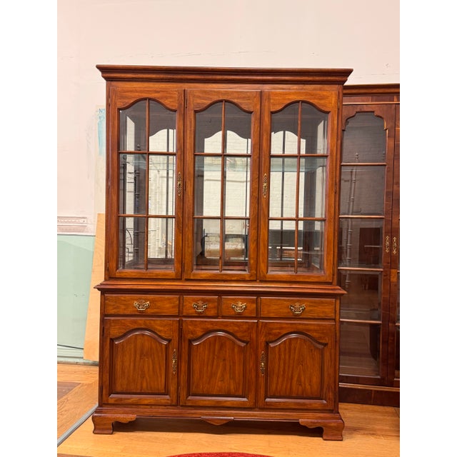 Brown Drexel Heritage Late 20th Century China/ Display Hutch For Sale - Image 8 of 11