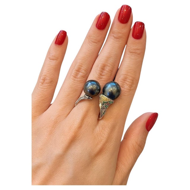 Baroque Bochic “Orient” Vintage South Sea Pearl & Fancy Sapphires Ring Set 18K Gold & Si For Sale - Image 3 of 9