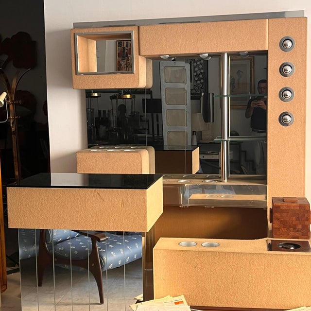 Italian Modern Dry Bar Unit with Mirror, Brass Accents and Stools, 1970s, Set of 3 For Sale - Image 12 of 15