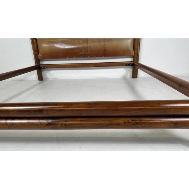 Mid-Century Modern Bed in Wood and Leather For Sale - Image 5 of 9