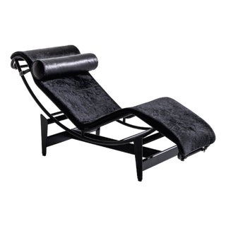 LC4 Cowhide Chaise Lounge by Le Corbusier for Cassina, 1988 For Sale