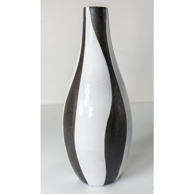 We are selling this cool looking Mid-Century Modern two color decorative vase, the vase is unmarked but probably Italian....