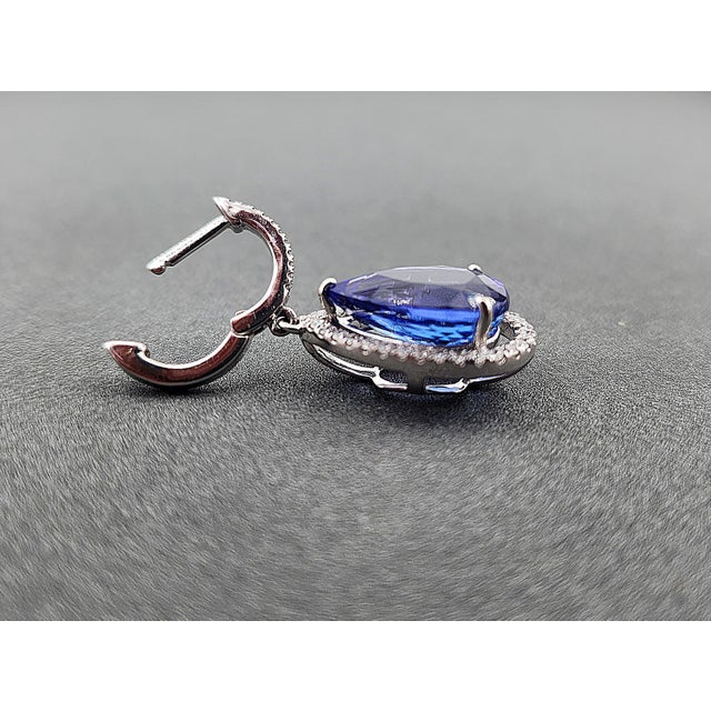 13.63 Ct Natural Tanzanite & Diamond Earring, Pair For Sale In Chicago - Image 6 of 8