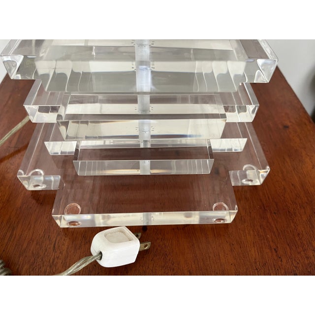 Mid Century Modern Dual Socket Stacked Lucite Table Lamp For Sale - Image 4 of 7