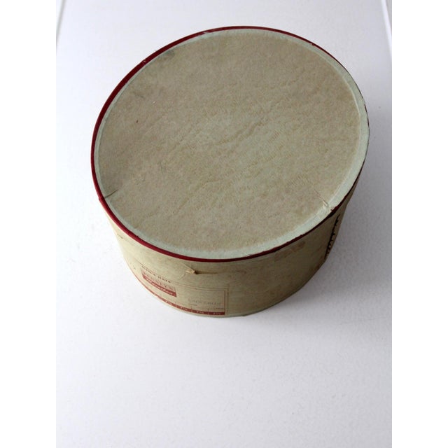 Vintage 1950s Penney’s Marathon Men’s Hat Box Round Storage Box For Sale - Image 9 of 9