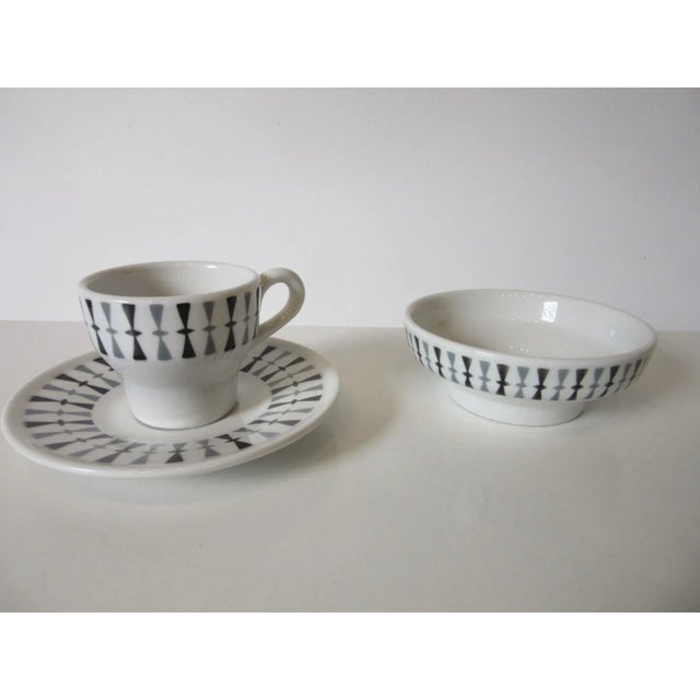 1950s Paul McCobb Mid Century China 36 Pc. / Six Place Settings by Jackson Co. For Sale - Image 5 of 11