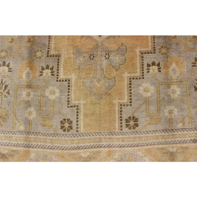 Cream Vintage Turkish Medallion Oushak Rug in Gold, Taupe, Cream and Cocoa For Sale - Image 8 of 10