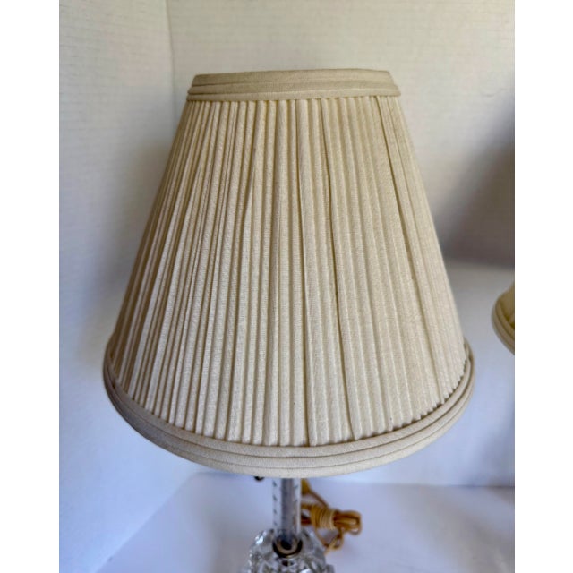 Transparent Vintage Mid-Century Hollywood Regency Glass Table Lamps With Etched Glass Stem & Pleated Shades - a Pair For Sale - Image 8 of 12