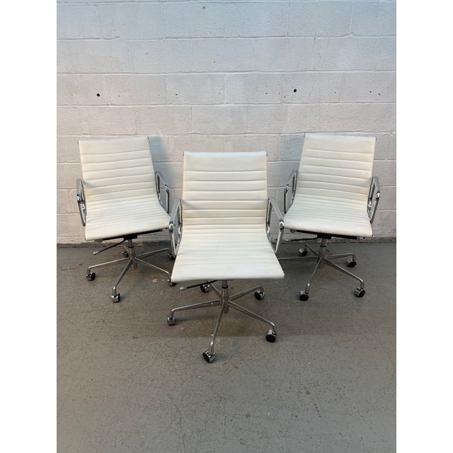 Mid-Century Herman Miller Style Rolling Office Chair, Attributed For Sale - Image 17 of 17
