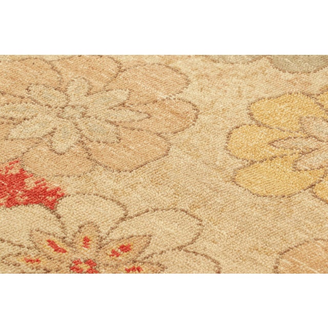 Hand-knotted in wool and originating from India, this 4×4 modern rug is a unique addition to the Rug & Kilim Homage...