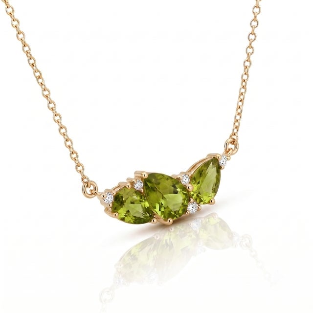 Bring a refreshing pop of color to your style with this botanical-inspired Peridot necklace. Three brilliant pear-cut...