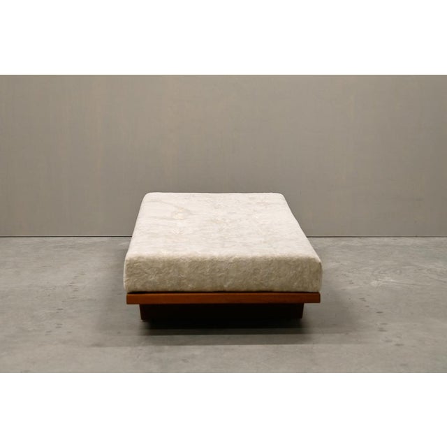Daybed in Oak and Almond Colored Fabric by Børge Mogensen for Fredericia Stolefabrik For Sale - Image 5 of 14