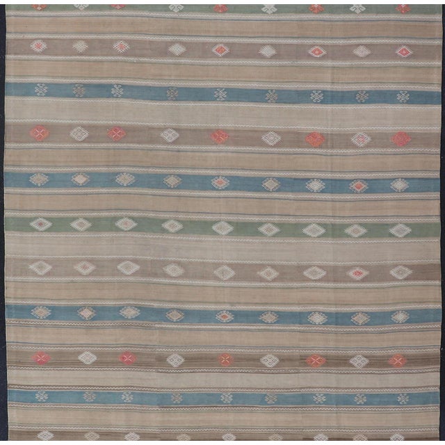 Mid 20th Century Vintage Hand-Woven Flatweave Kilim in Wool With Sub-Geometric Design and Motifs For Sale - Image 5 of 13