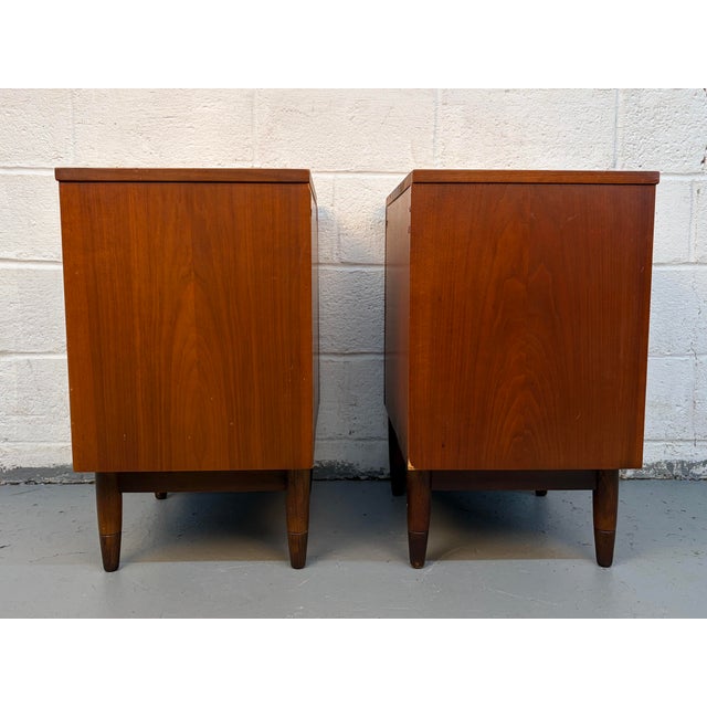 Mid-Century Modern Vintage "Mainline" Walnut Nightstands by Hooker, A Pair For Sale - Image 3 of 11