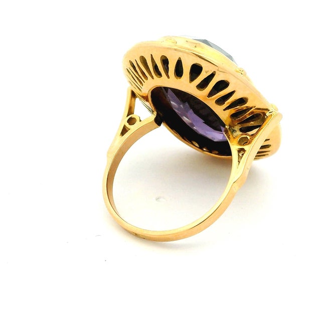 Vintage Italian Jumbo Amethyst Cocktail Ring in 14k Gold, 20 Carats, Size 7.75 For Sale - Image 4 of 13