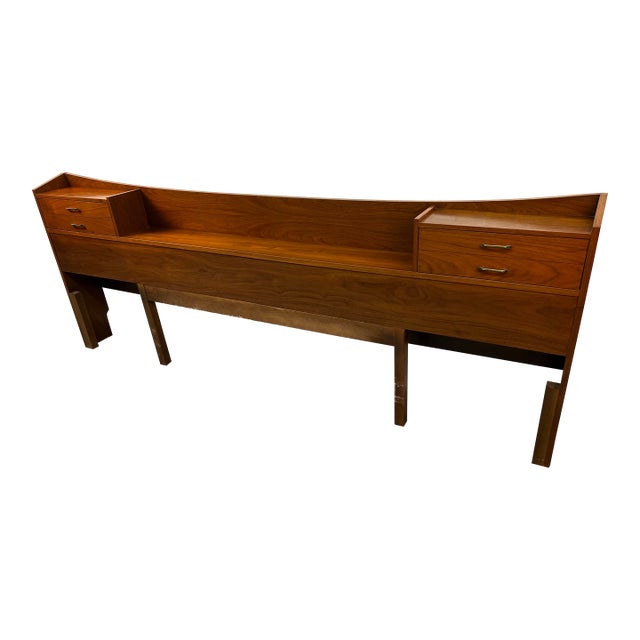 Mid 20th Century Attributed Young Manufacturing Mid-Century Walnut King Headboard For Sale