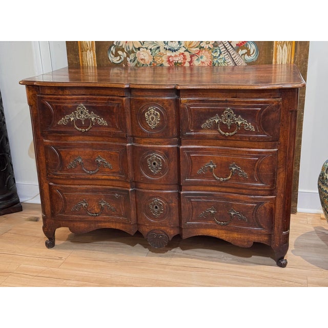 Early 18th Century French Provincial Walnut Commode For Sale - Image 4 of 16