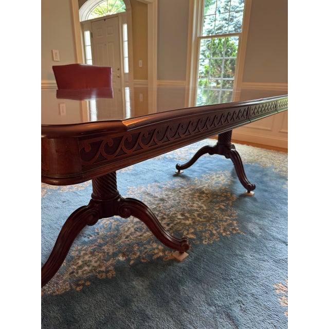 Traditional Pennsylvania House Double Pedestal Dining Table With 6 Chairs - Set of 7 For Sale - Image 3 of 10