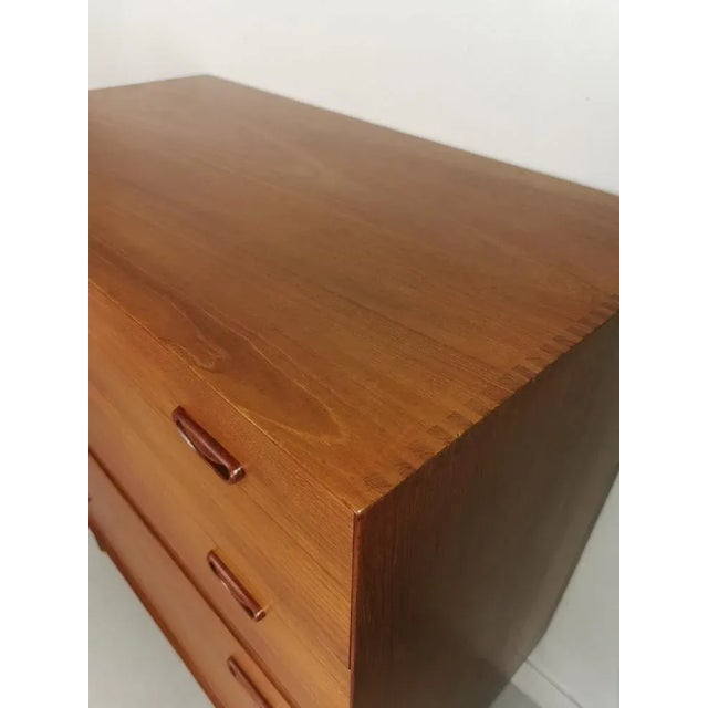 Søborg Møbelfabrik Chest of Drawers in Teak by Peter Hvidt & Orla Mølgaard-Nielsen for Søborg Møbelfabrik, 1950s For Sale - Image 4 of 8