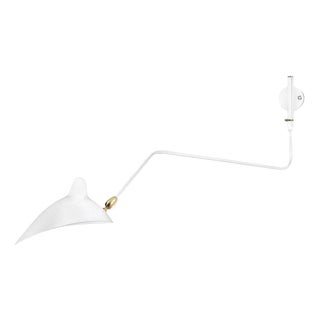 Mid-Century Modern White Wall Lamp with One Rotating Curved Arm by Serge Mouille For Sale