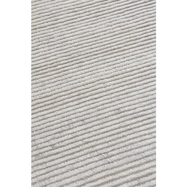 Exquisite Rugs Hamilton Hand Knotted Wool Light Silver & Ivory - 9'x12' For Sale In Los Angeles - Image 6 of 8