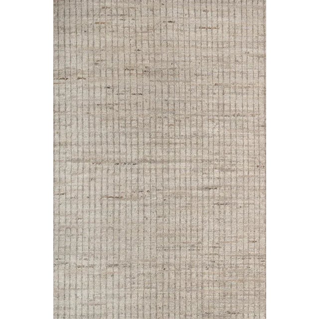 Rug knotted in Pakistan wool fleece, measures 300x250