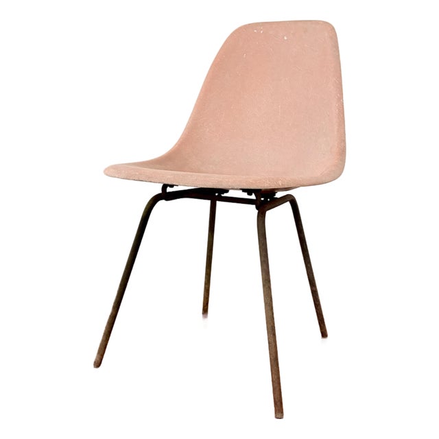 1950s Authentic Herman Miller Eames Fiberglass Side Chair – Original Finish W/ Metal Base For Sale