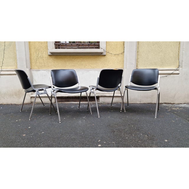 Chairs DSC Model in Black Eco-Leather by Giancarlo Piretti for Anonima Castalli, 1980s, Set of 8 For Sale - Image 14 of 18