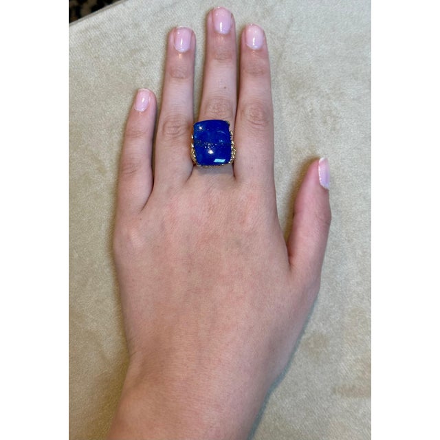 15 Ct Emerald cut Natural Lapis Lazuli Ring in 14 Kt Yellow Gold, Estate Size 7 For Sale - Image 13 of 18