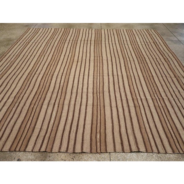 Galerie Shabab Collection Mid-20th Century Handmade Turkish Flatweave Kilim Square Room Size Carpet For Sale - Image 4 of 8