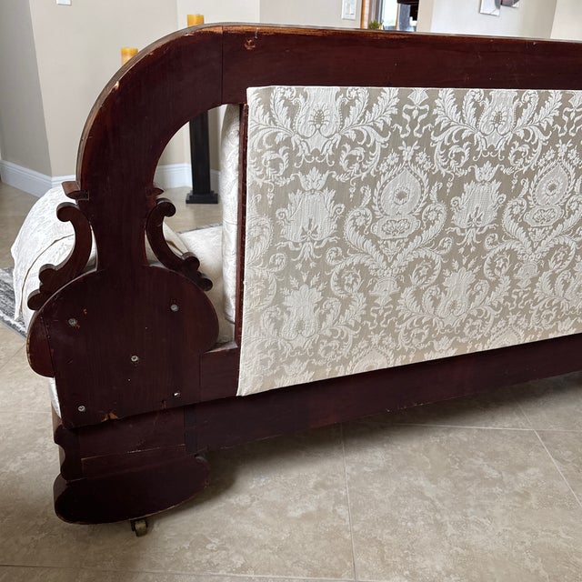 Antique American Empire Mahogany Sofa With Rolled Arms and Tufted White Upholstery For Sale In Miami - Image 6 of 7