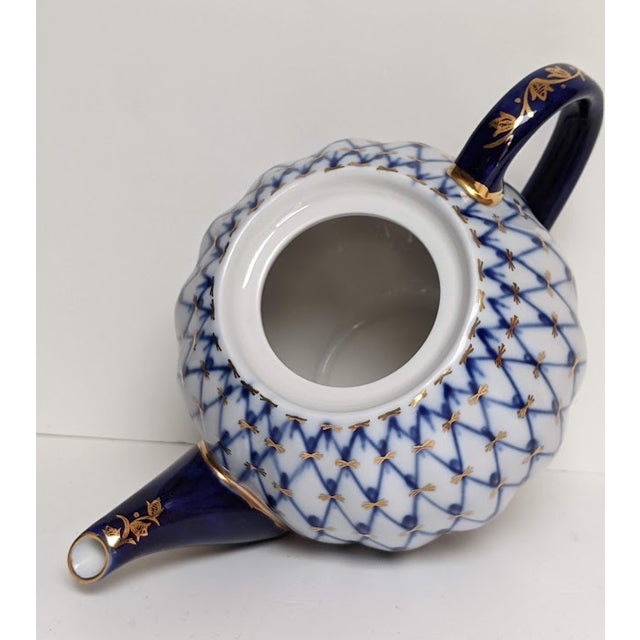 1940s Small Teapot by Lomonosov Cobalt Net Pattern - Set of 5 For Sale - Image 6 of 10