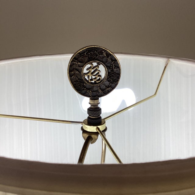 Asian Antique Vintage Frederick Cooper Ceramic Ginger Jar Table Lamp Hand-Pained Floral Motif, Pleated Fabric Shade on Wood Base For Sale - Image 3 of 12