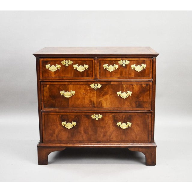 Antique Georgian Burr Walnut Chest of Drawers, Circa 1730 Item Code: LC1359 A fine quality early Georgian burr walnut...