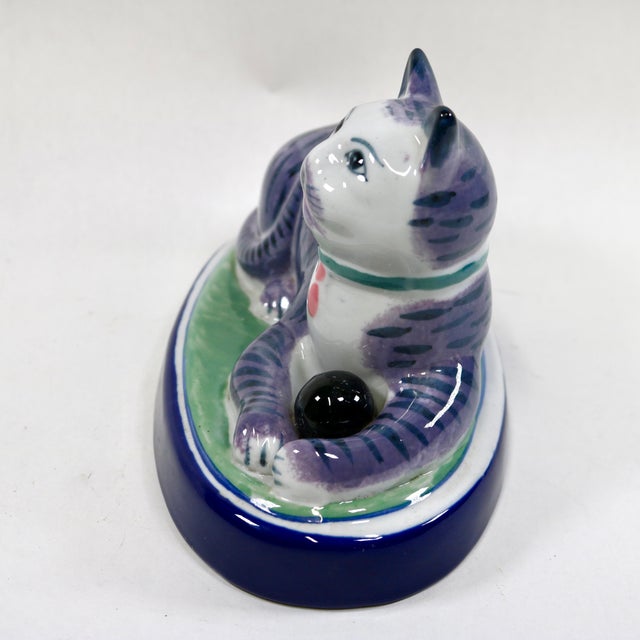 English Vintage Staffordshire Recumbent Cat Mantle Statue Figurine Right Facing For Sale - Image 3 of 9