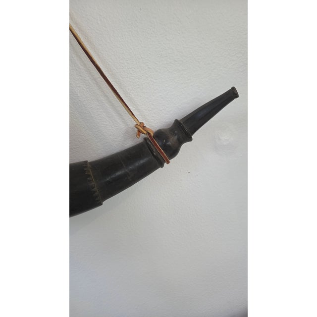Vintage Colonial Style Natural Horn Powder Flask With Leather Hanging Strap For Sale - Image 10 of 15