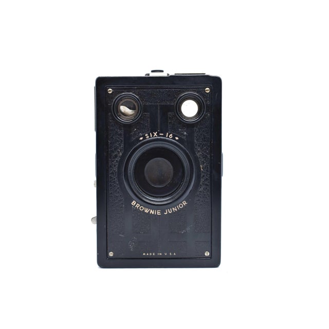 Step back into the golden age of amateur photography with this classic Kodak Six-16 Brownie Junior, produced by the...
