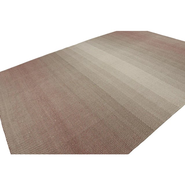 This 9×13 flat weave is an exciting new addition to the “Smartloom” texture in Rug & Kilim’s Scandinavian Collection. On...