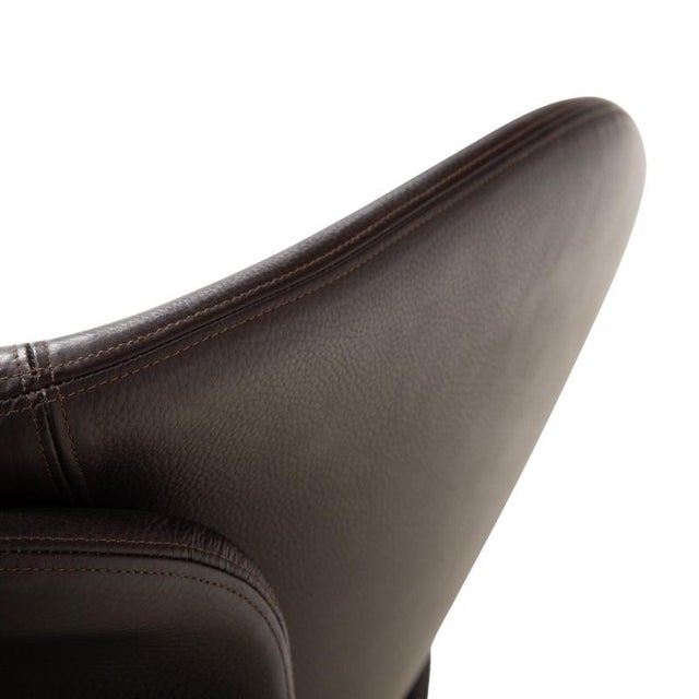 Molteni Brown Leather Hi-Cove Swivel Armchairs by Molteni&C, Set of 2 For Sale - Image 4 of 13