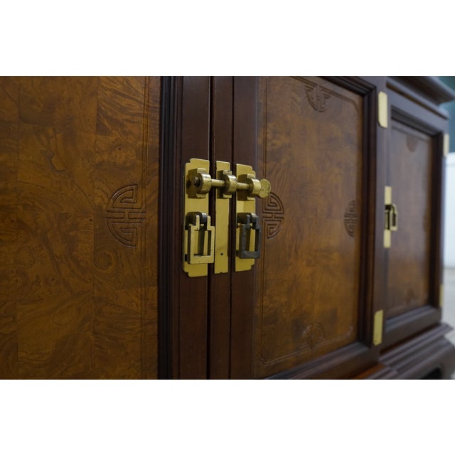 Vintage Universal Furniture Ming-Style Display Cabinet, Attributed For Sale - Image 14 of 16