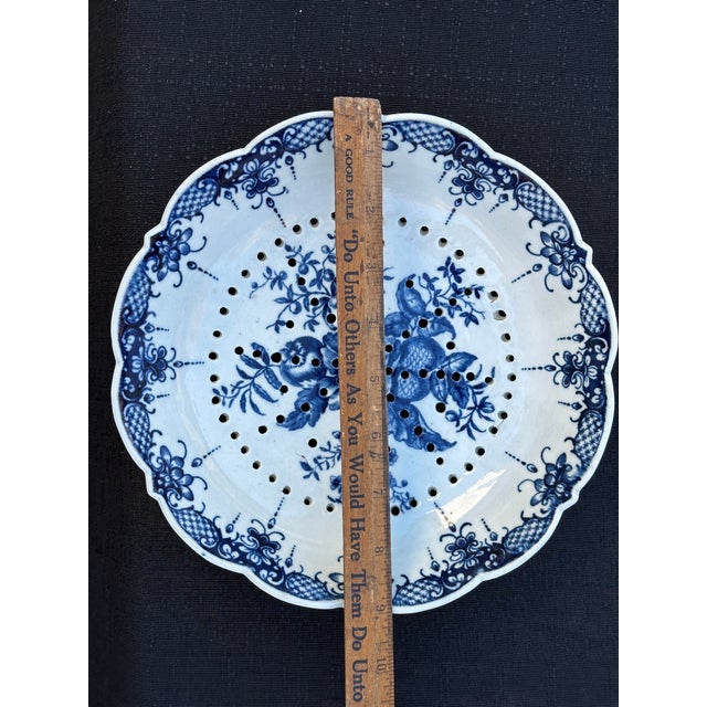 18th Century First Period Worcester Porcelain "Pine Cone" Cress Strainer Set For Sale - Image 13 of 16